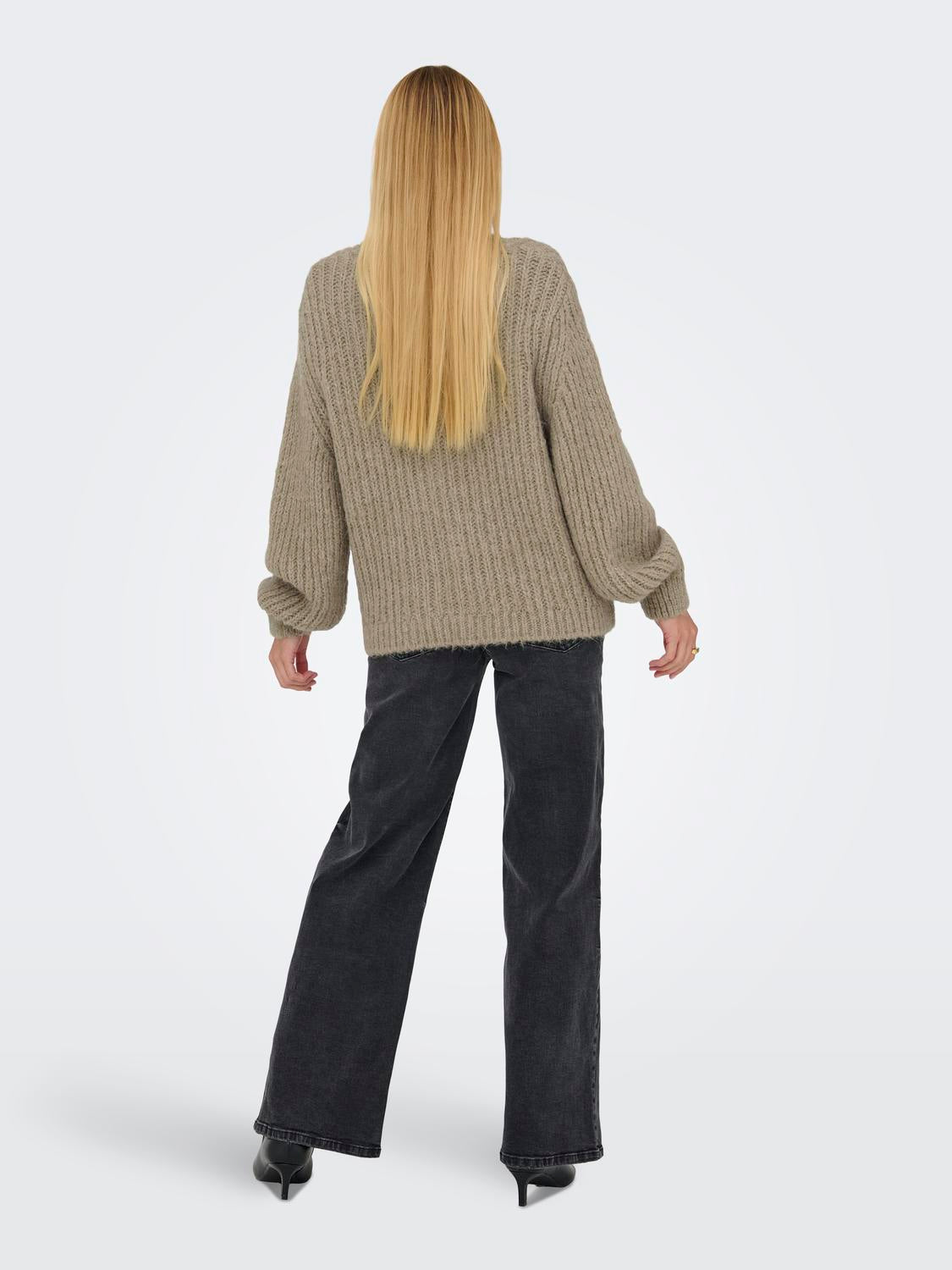 model_shot-back
